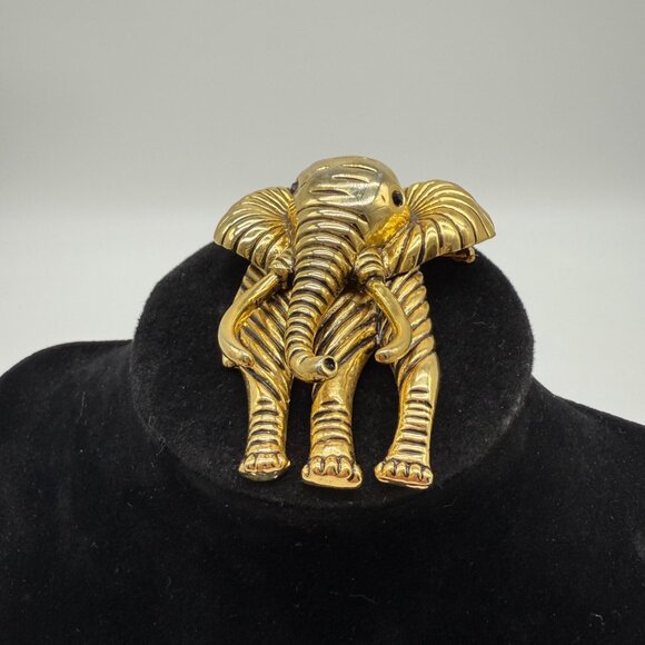 Vintage Gold-Tone Elephant Brooch Pin Black Glass Eyes Detailed Design - Picture 4 of 11
